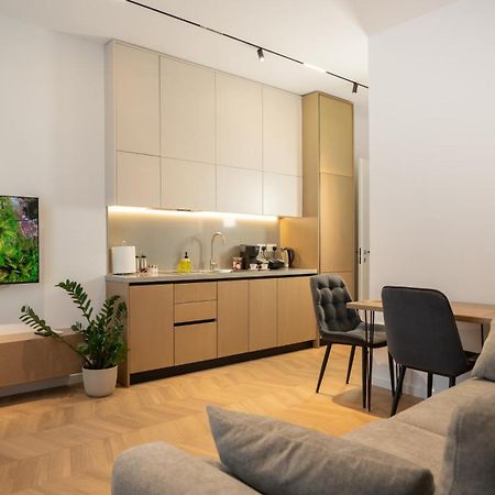 Albani'S Apartment Tirana Extérieur photo