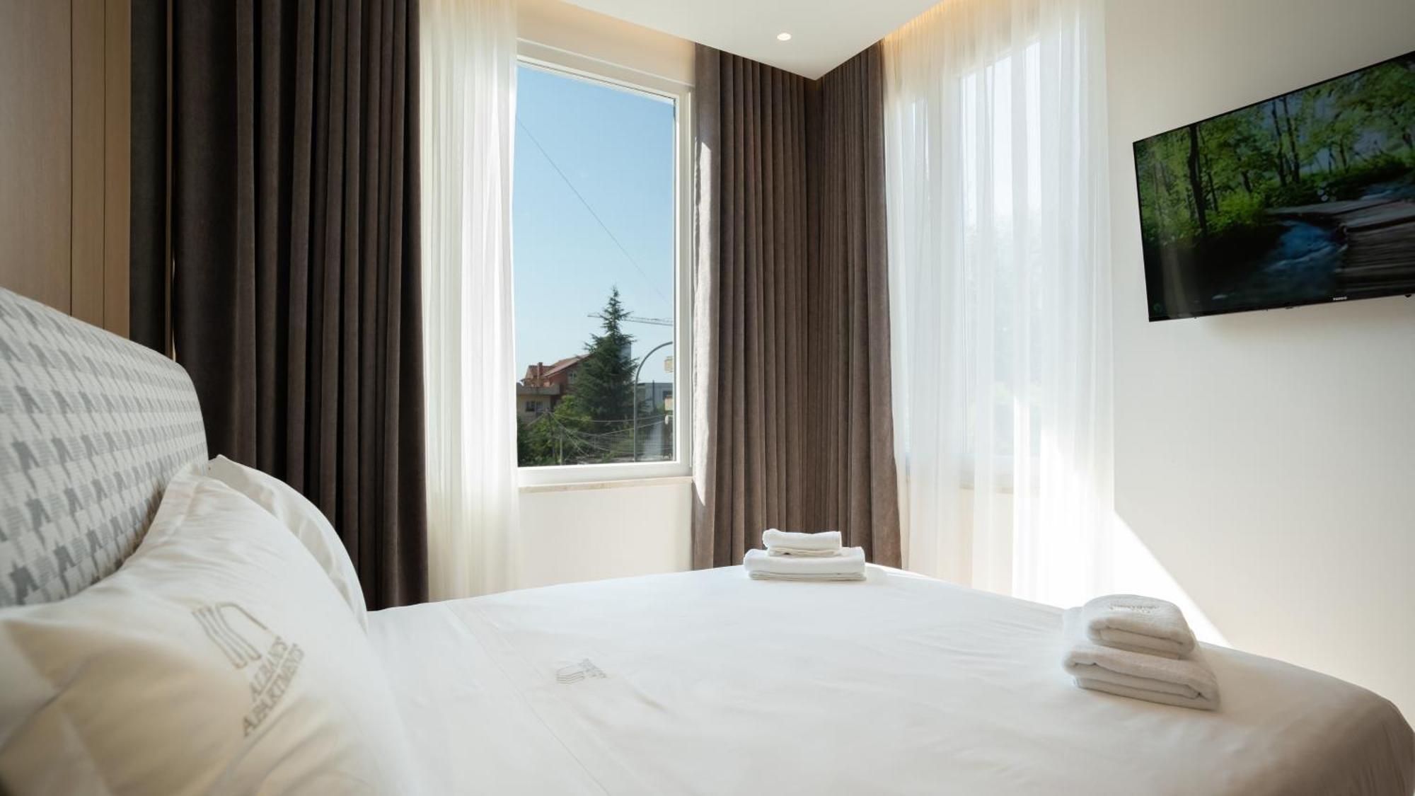 Albani'S Apartment Tirana Extérieur photo